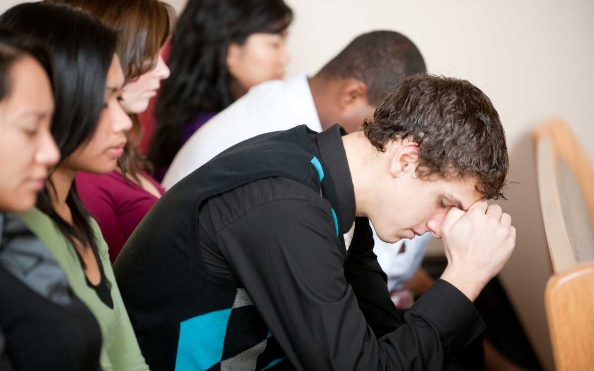 Opening Prayer For Church Service: 5 Powerful Examples