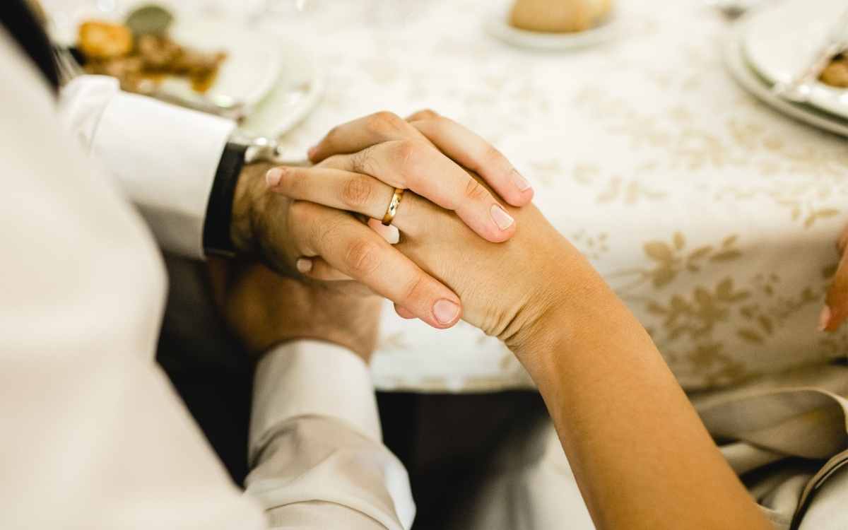Prayer For A Newly Married Couple: 3 Examples